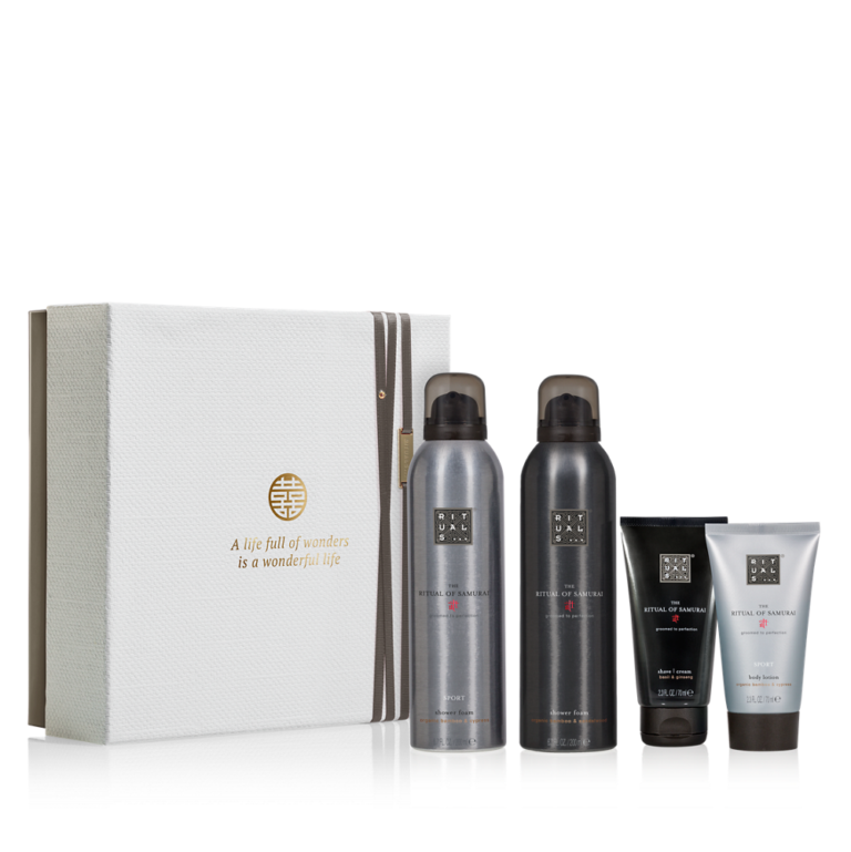 <p>Deze prachtige gift set bevat 2 x doucheschuim, body moisturizer en scheercrème. Met deze cadeauset begin je goed aan je dag – exclusief voor mannen. Geef de verpakking van de gift set een tweede leven door er foto's, brieven of andere voorwerpen in te bewaren.</p><p><span class="price_excl"><strong>€ 22,24</strong> incl. 10% korting </span><em><span class="price_incl">(€ 26,91 incl. BTW)<br />Minimale afname: 6 stuks</span></em></p>