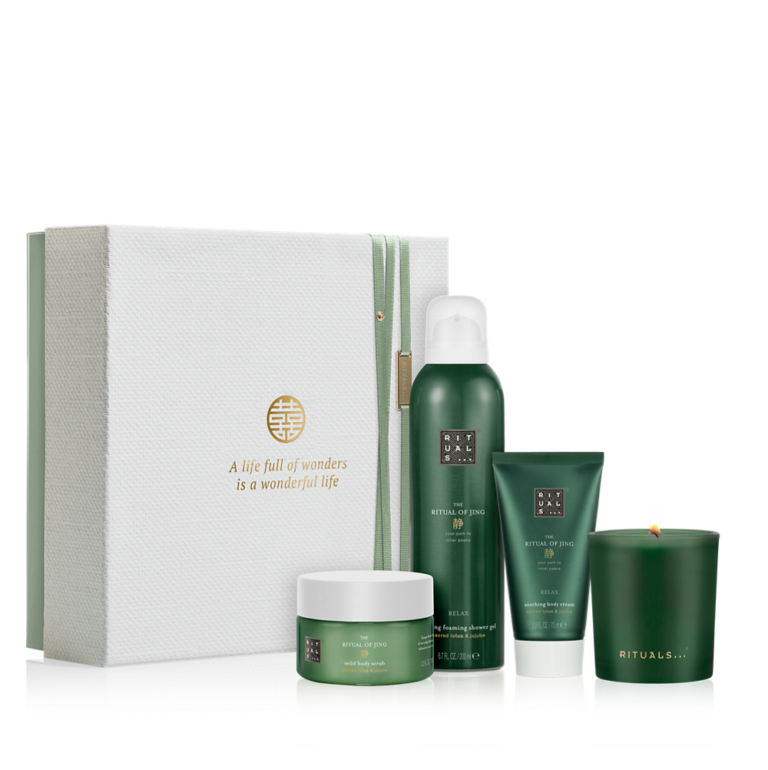 <p>Ontspan overdag en slaap ’s nachts beter met deze prachtige producten. Deze prachtige gift set is het perfecte cadeau voor een vriend of familielid, of gewoon om jezelf te trakteren. Bevat een doucheschuim, bodyscrub, geurkaars en bodycrème, verrijkt met heilige lotus en jujube.</p><p><span class="price_excl"><strong>€ 22,24</strong> incl. 10% korting </span><em><span class="price_incl">(€ 26,91 incl. BTW)<br />Minimale afname: 6 stuks</span></em></p>